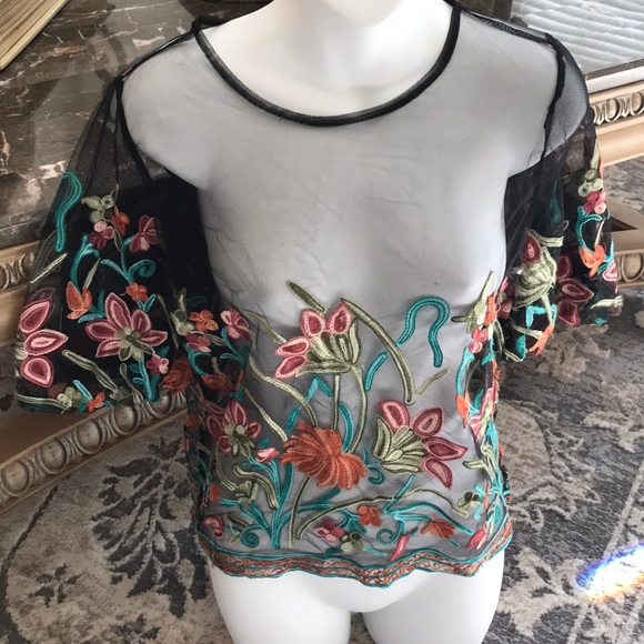 Tops - Sheer blouse NWOT💃🏽💃🏽